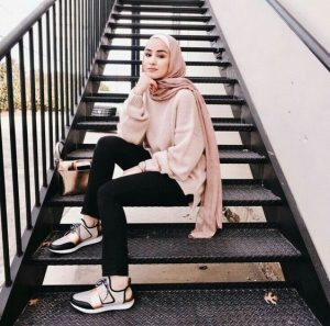 Pull Off Sneakers With Hijab Outfit