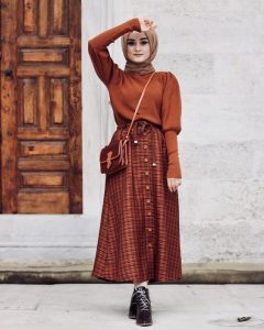 Stylish Ways To Wear Button Skirt For Hijab Outfit