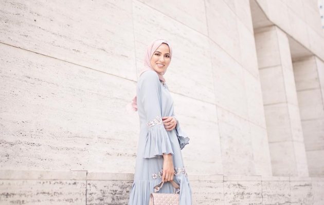 5 Hijab Styling Tips For Dressing Modestly In The Heat Flowy Dress via @simplyjaserah