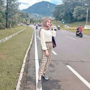 How to Wear Checked Pants For Hijab Outfit