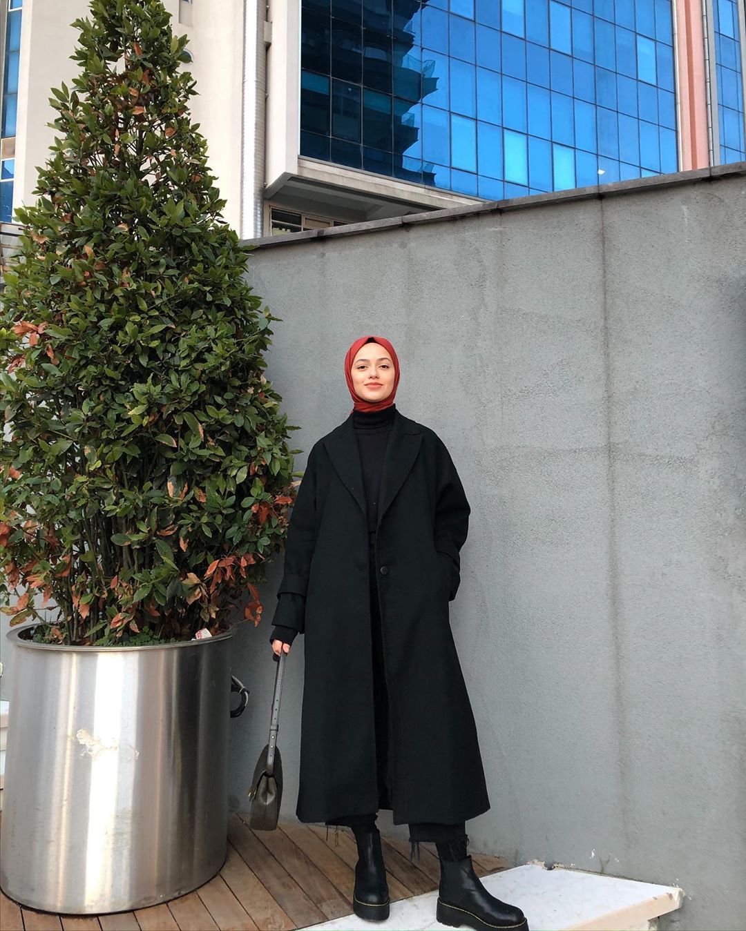 @ayse_coskunn Chic Ways to Wear Black Hijab Style