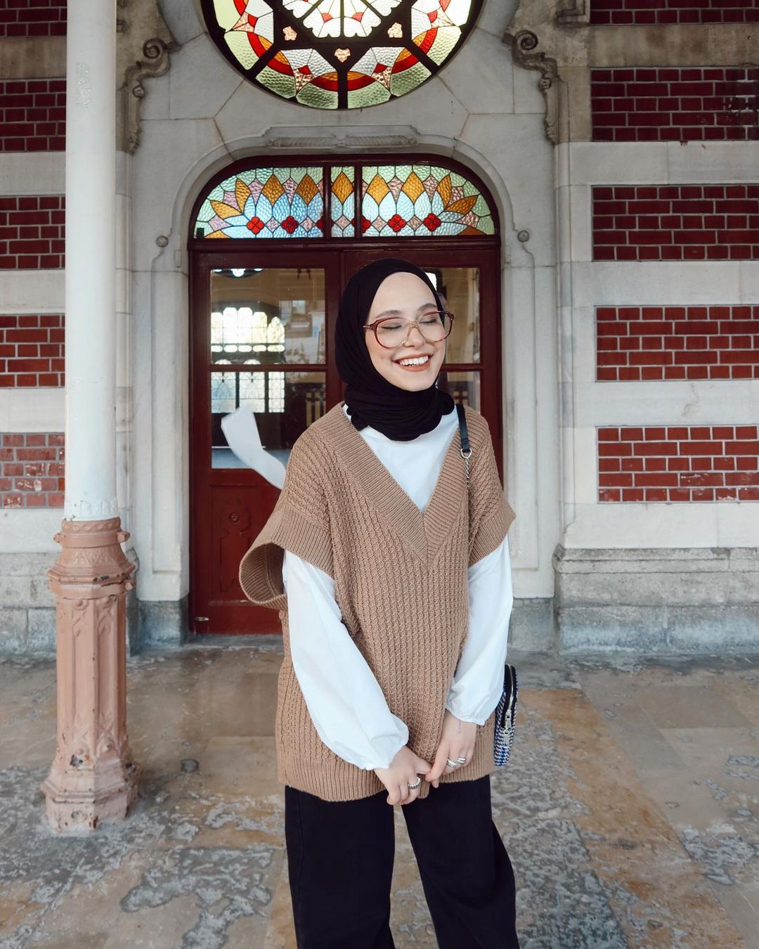 Hijab Sweater Vest Trend Outfit For That You Need To Try This Year