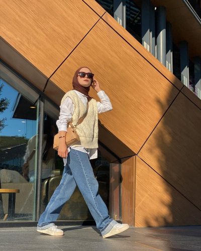 Hijab Sweater Vest Trend Outfit For That You Need To Try This Year