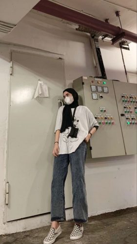 How To Wear Your Favorite T-Shirt With Hijab Style