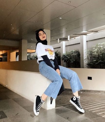 How To Wear Your Favorite T-Shirt With Hijab Style