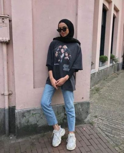 How To Wear Your Favorite T-Shirt With Hijab Style