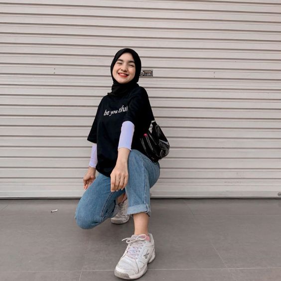 How To Wear Your Favorite T-Shirt With Style - Hijab-style.com