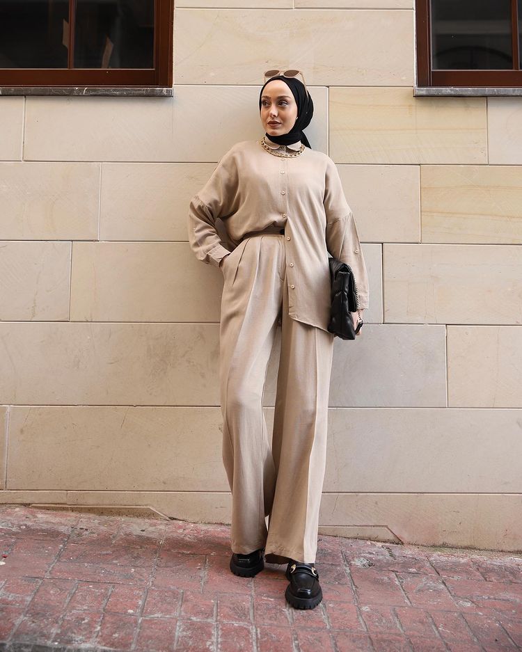 Simple and Casual Outfit Looks Ideas For Ramadan Iftar Party