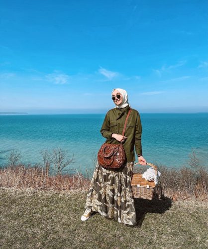 Stylish Ways To Style Pattern Skirt For Summer Hijab Looks