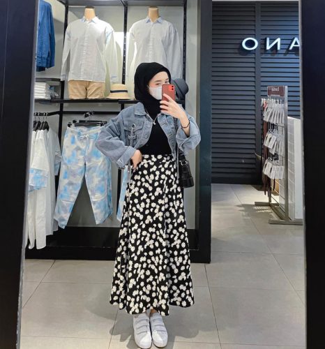 Stylish Ways To Style Pattern Skirt For Summer Hijab Looks