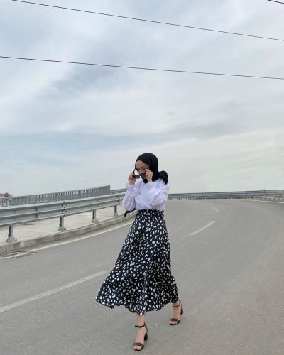 Stylish Ways To Style Pattern Skirt For Summer Hijab Looks