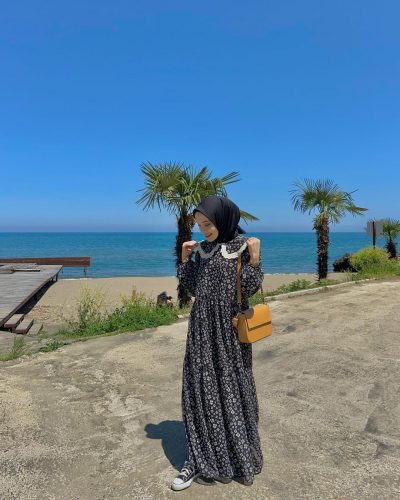 The Timeless Hijab Outfit With Floral Dress For Any Occasions