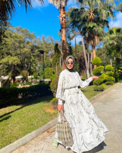 The Timeless Hijab Outfit With Floral Dress For Any Occasions