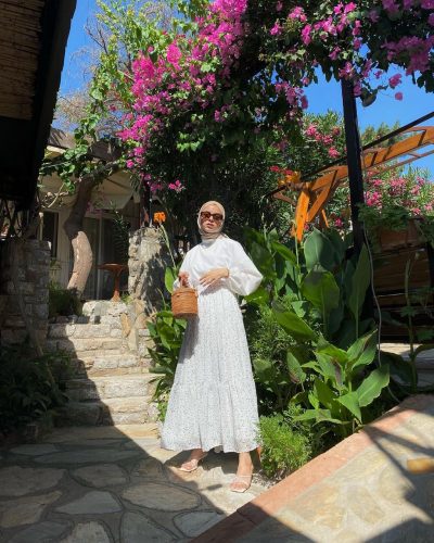 How to Pull Off Summer White Dresses For Hijab Style