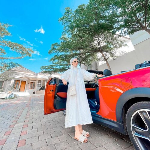 How to Pull Off Summer White Dresses For Hijab Style