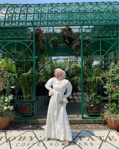 How to Pull Off Summer White Dresses For Hijab Style