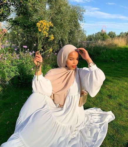 How to Pull Off Summer White Dresses For Hijab Style