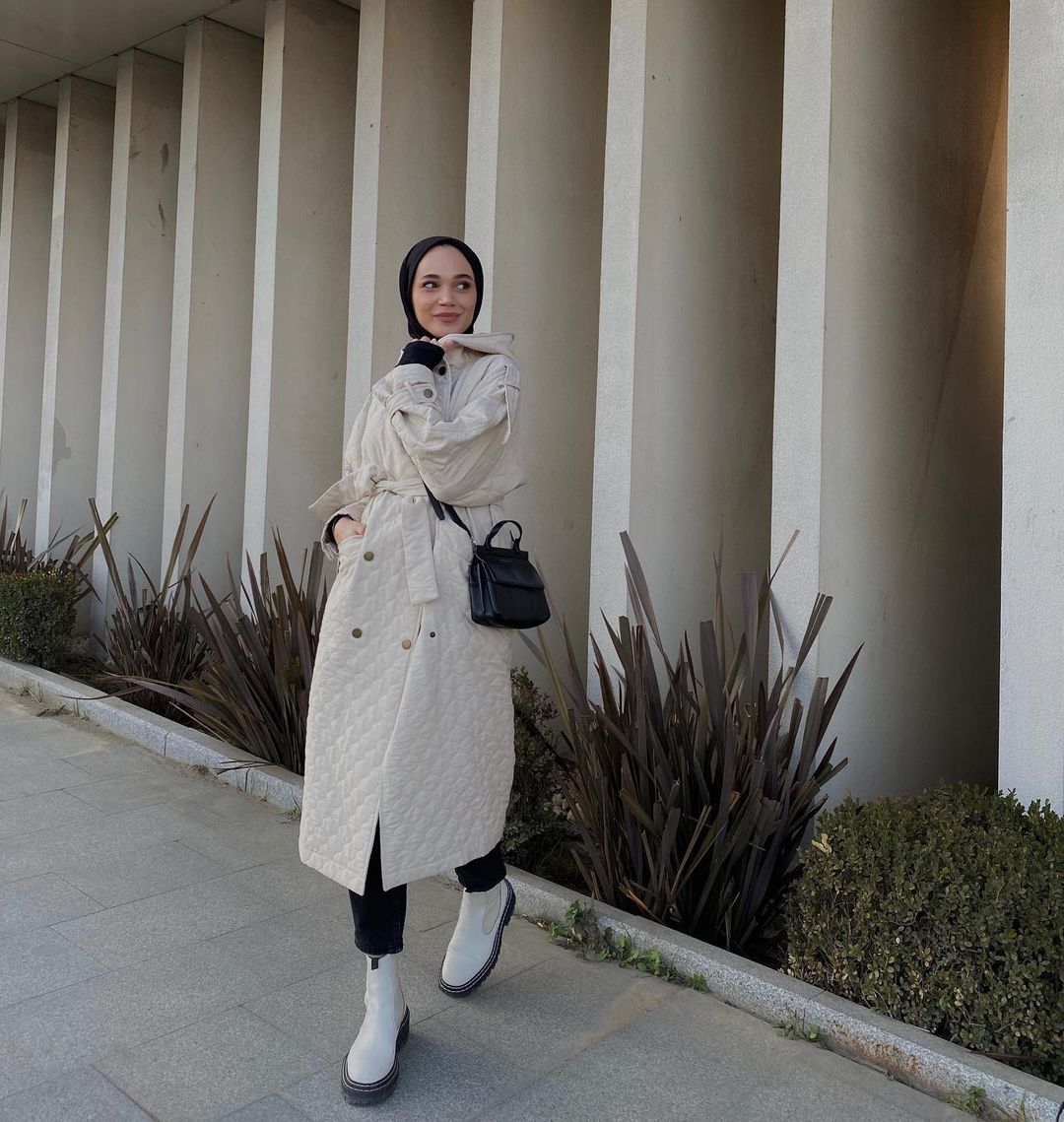 Stylish Ways To Wear Winter Boots For Hijab Outfit This Year