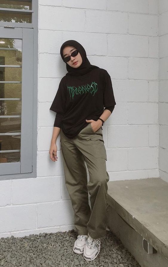 Casual Hijab Outfit Ideas With Cargo Pants