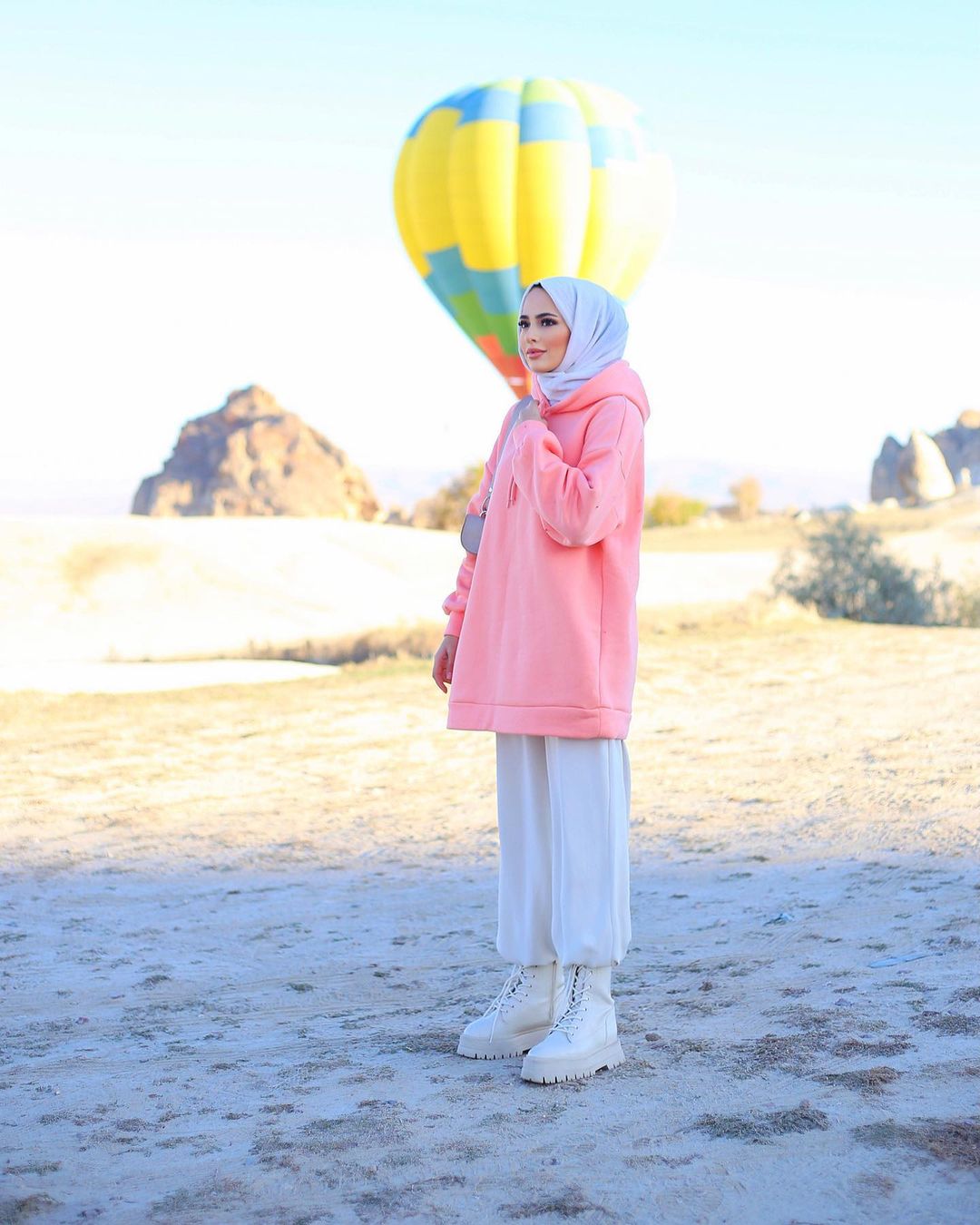 These Sweatshirt Hijab Outfit Ideas Will Upgrade Your Spring Looks To The Whole New Level