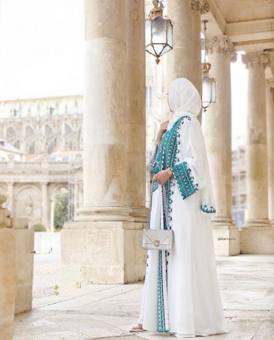 Freshen-up Your Ramadan Look With Try These Emirates Fashion Abaya Trends