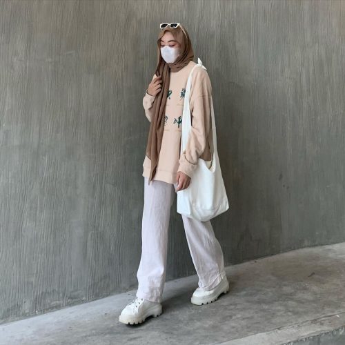 Casual Hijab Outfit Ideas That Are Perfect With Oversized Tote Bag