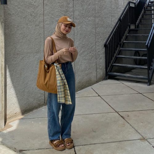 Casual Hijab Outfit Ideas That Are Perfect With Oversized Tote Bag
