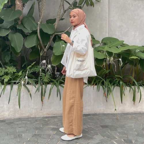 Casual Hijab Outfit Ideas That Are Perfect With Oversized Tote Bag