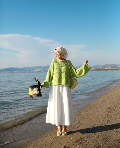 It’s Summertime! These Are Chic Beach Outfit Ideas That You Follow In 2022
