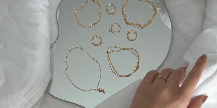 Basic Tips To Wear Jewelry To Get A Flawless Modest Look