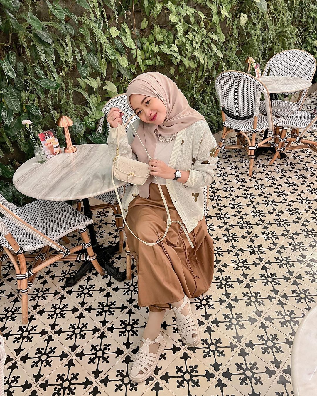 How To Style Cardigan With Hijab For Spring Trend 2023