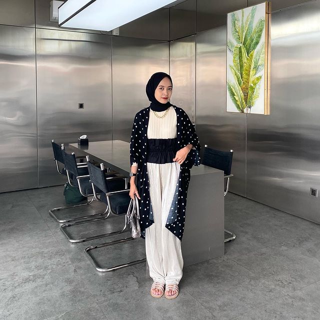 Ultimate Guide To Style Outer Trend For Hijab in 2023