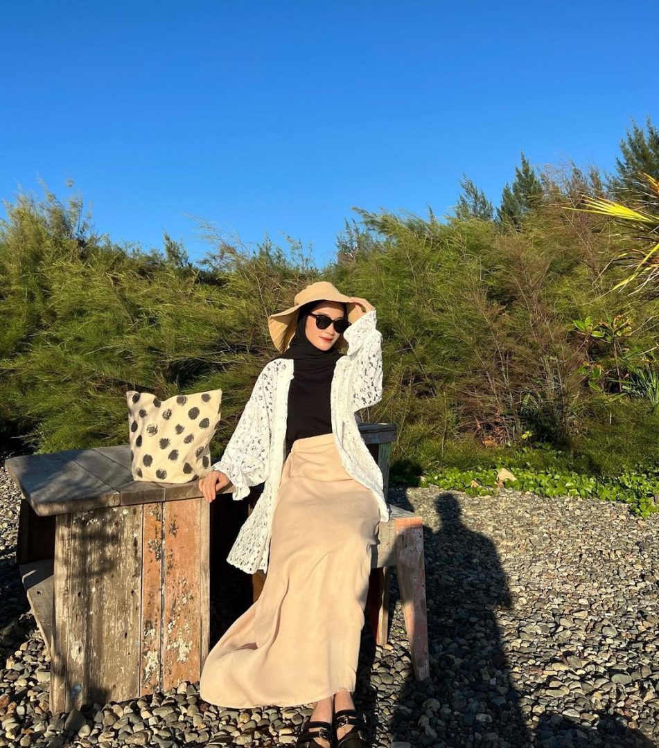 Effortless Ways To Style Hijab Outfits for Your Next Summer Vacation