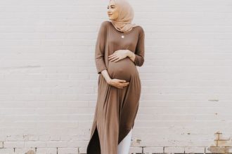 A Comfortable and Chic Hijab Outfit Ideas for Expecting Mothers