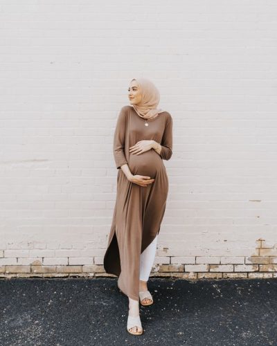 A Comfortable and Chic Hijab Outfit Ideas for Expecting Mothers