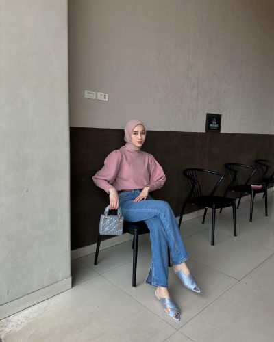 How to Nailing the Jeans Trend For Hijab Fashion In 2023