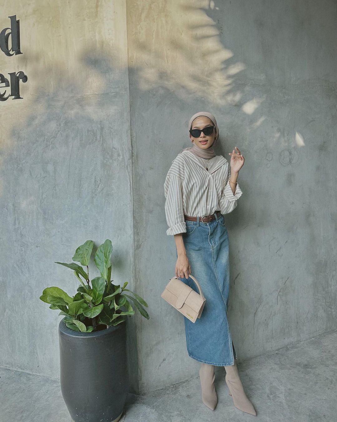 Chic Ways To Style A Denim Skirt For Hijab Outfit