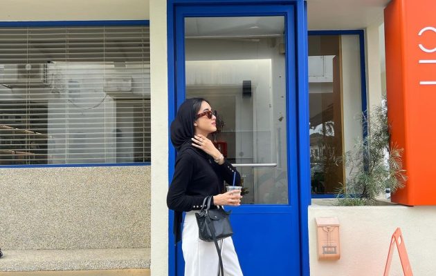 Trendy Trousers: How to Stay Fashionable with the Latest Hijab Styles