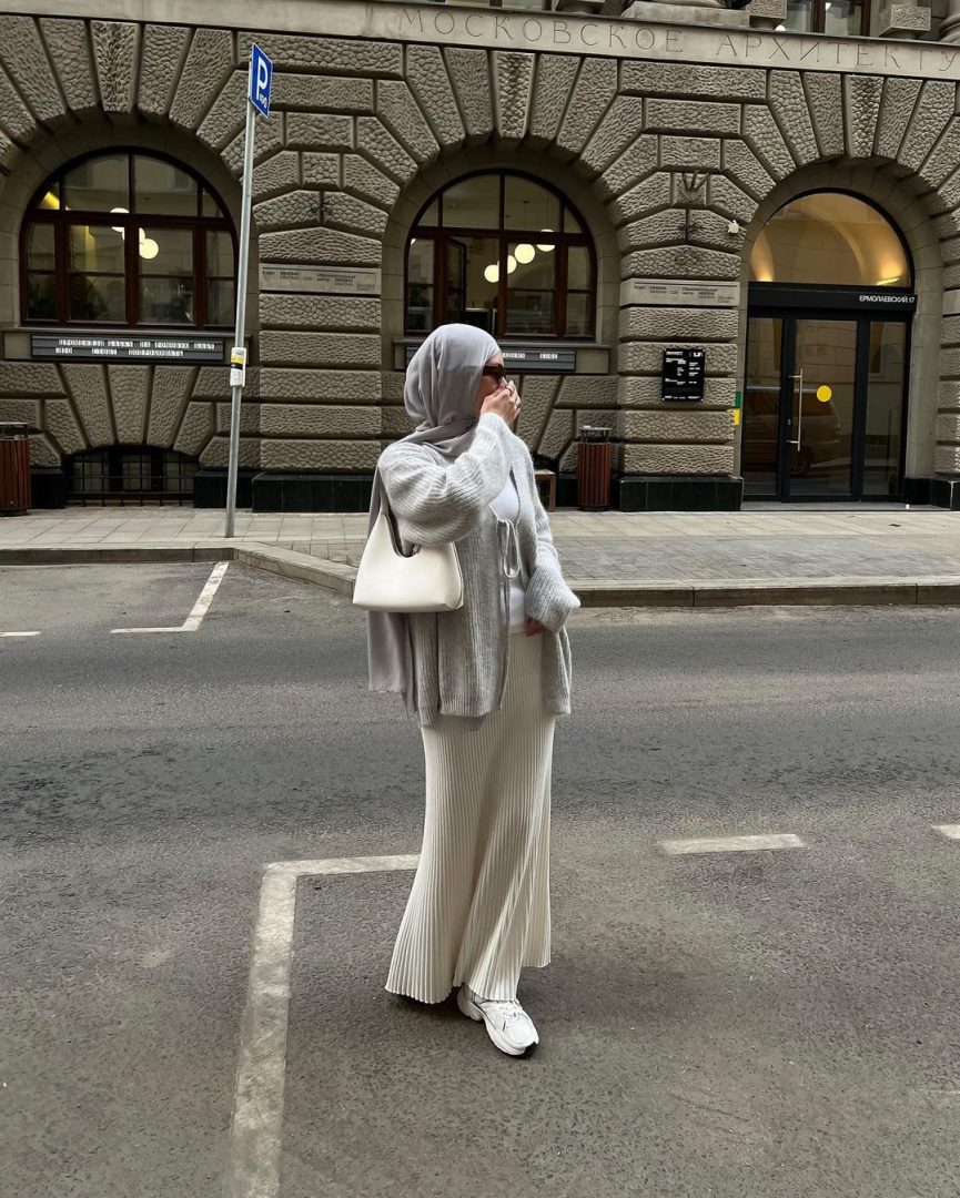 9 Travel-Friendly Hijab Outfit Ideas Wearing Skirt