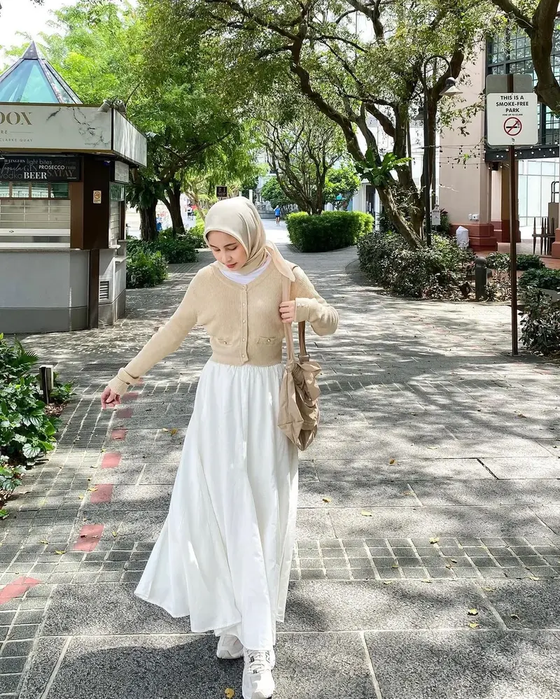 How to Style a White Skirt with Hijab: Chic & Modest Looks for 2024