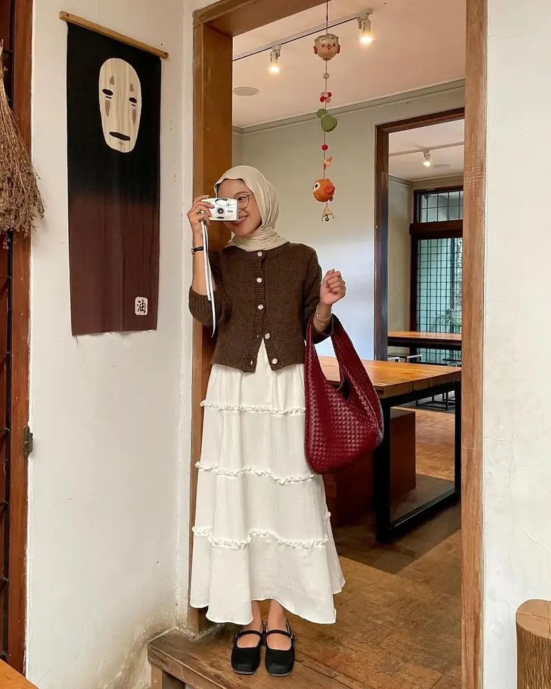 How to Style a White Skirt with Hijab: Chic & Modest Looks for 2024