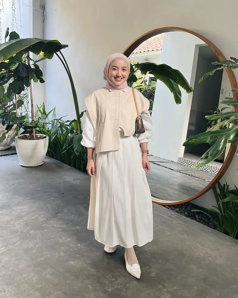 How to Style a White Skirt with Hijab: Chic & Modest Looks for 2024