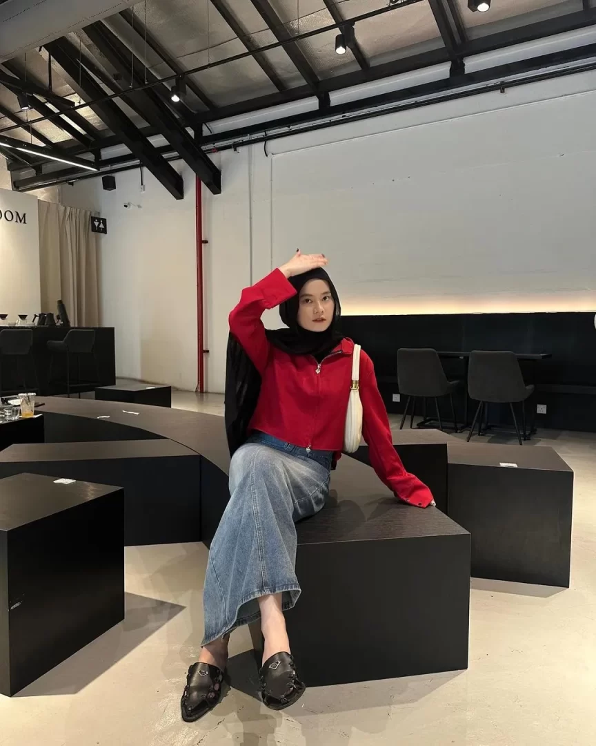 Obsessed with Red? Chic Hijab Outfit Inspo for 2024