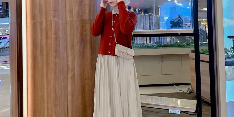 Obsessed with Red? Chic Hijab Outfit Inspo for 2024