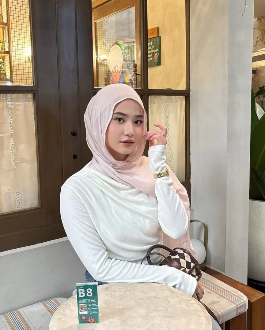 How to Wear a Pashmina Oval Without All the Hassle