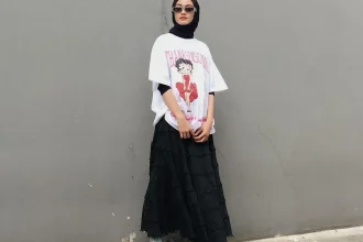 Cozy Fall Hijab Style: How I Wear Casual Tees in 2025
