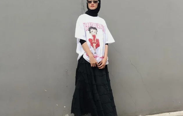 Cozy Fall Hijab Style: How I Wear Casual Tees in 2025
