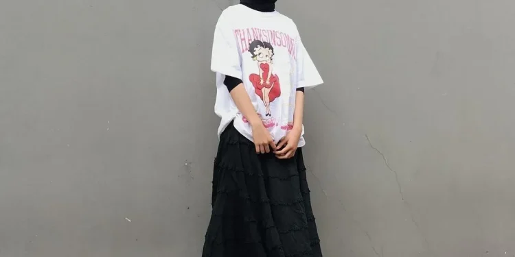 Cozy Fall Hijab Style: How I Wear Casual Tees in 2025