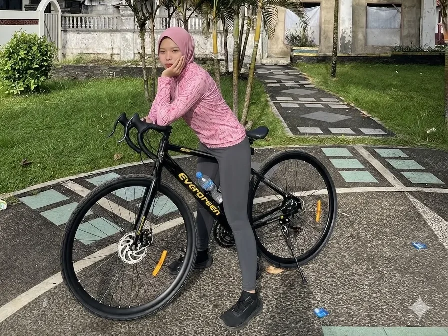 The Cycling Apparel Pieces on My Wishlist Right Now (All Under $100)